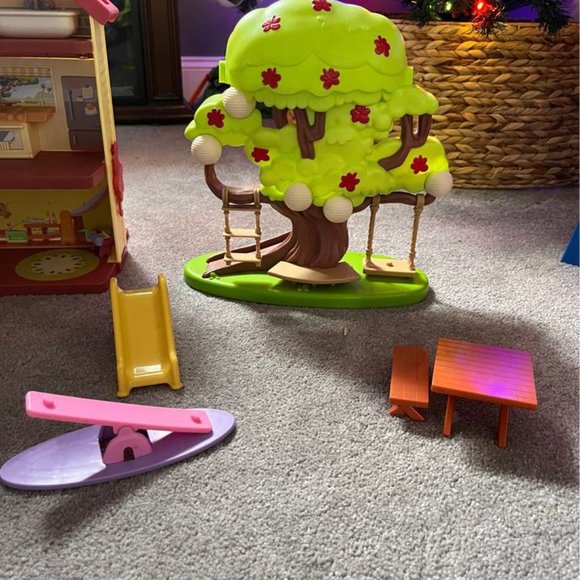 Bluey Ultimate Lights & Sounds Playhouse & Treehouse Set - Picture 2 of 5